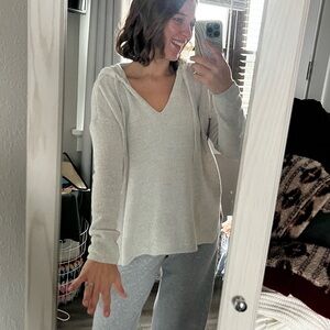 Aerie / beach hoodie / cover up / cream / XS / casual / vneck sweater